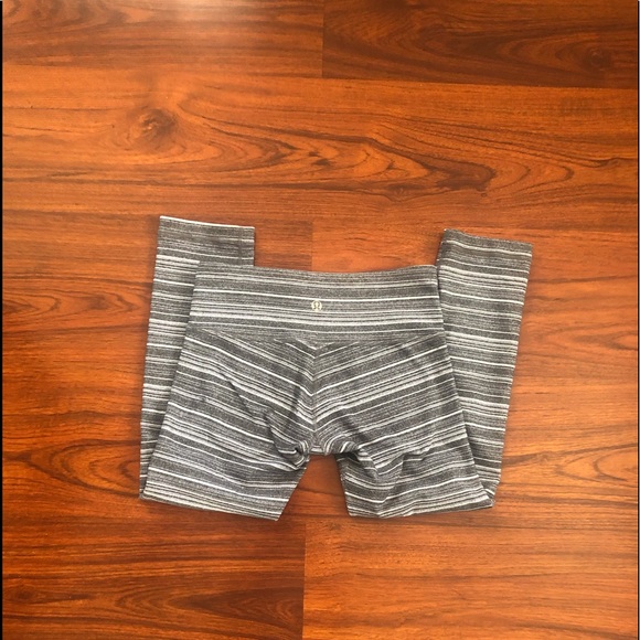 Lululemon Crop Leggings - Picture 5 of 8